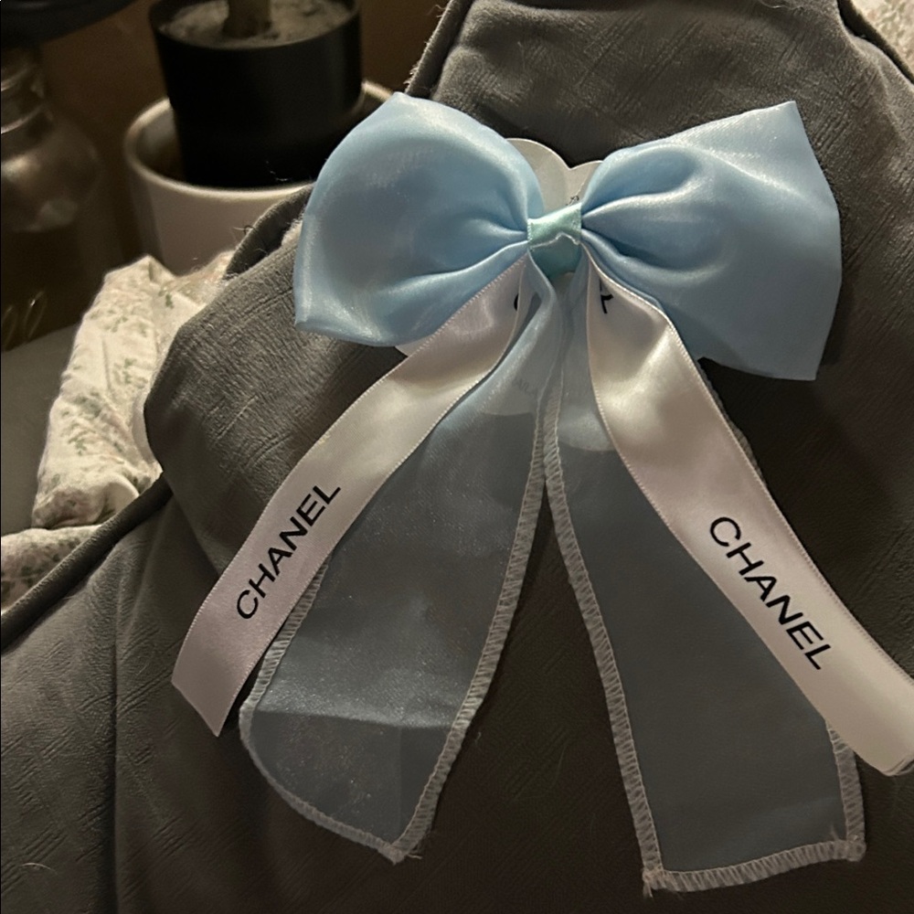 Cha Blue and White Bow Accessory